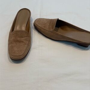Vintage Antonio Melani Earth Tan Suede Slip-On Loafers. Size 8 EUC